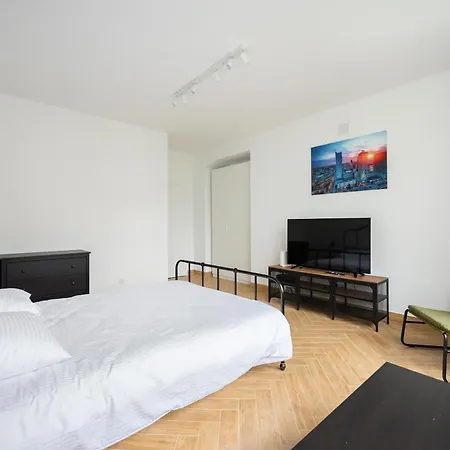 Marszalkowska White & Black By Bookinghost Warschau