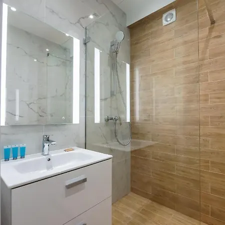Apartment Marszalkowska White & Black By Bookinghost Warsaw