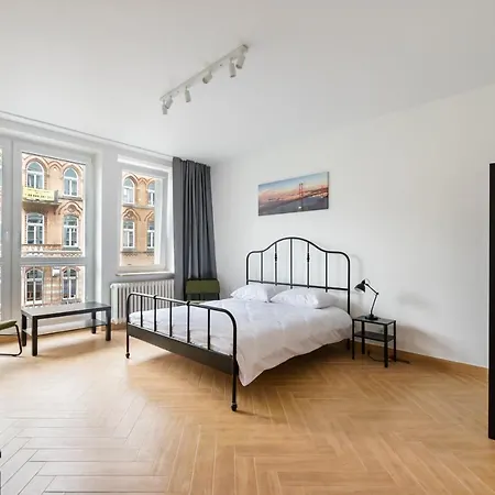 Marszalkowska White & Black By Bookinghost * Warschau